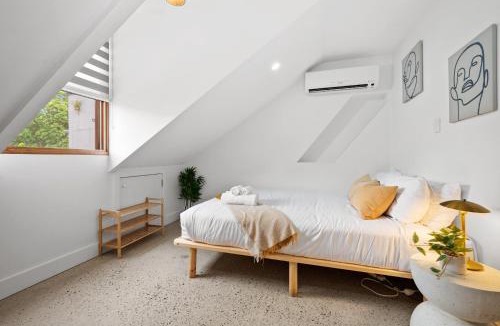 Surry Hills Apartment | Boutique Crown Loft Studio CBD AC + Smart TV
