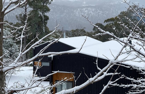 Yaouk House | Boutique Snowy Mountains Getaway - Relax | Reconnect | Recharge