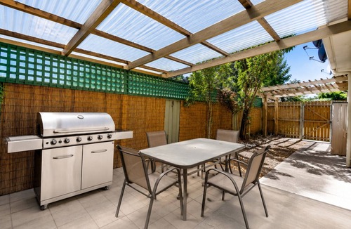 Capel Sound House | Braidwood Beachouse Getaway by Ready Set Stay-Close to the Beach & Table Tennis