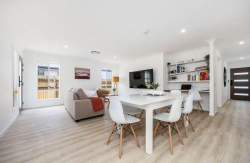 Eli Waters House | BRAND NEW Central Stylish Home