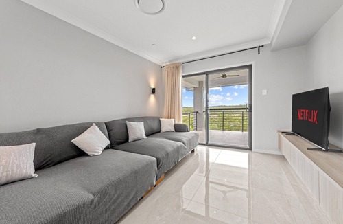 Griffin Apartment | Brand New Riverfront Home, Pool and Sunrise Views