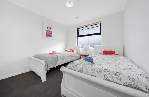 Melbourne House | Brand New, Spacious, Breezy, Comfy, Luxury Home