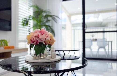 East Victoria Park House | Brand new Spacious & Stylish Stay in Vic Park