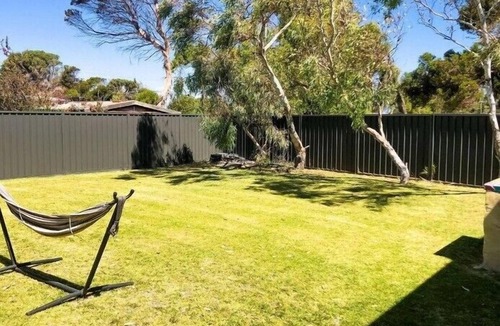 Lancelin House | Break-A-Way - Delightfully colourful & spacious