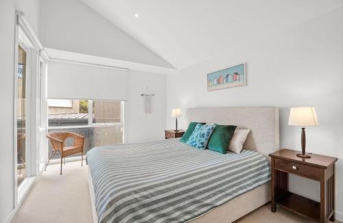 Lorne House | Breakers 12 - BYO Linen