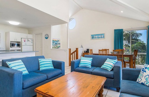 Crescent Head House | Breakers 2 2/13 East Street