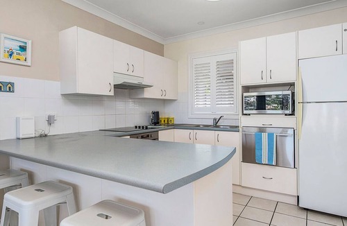 Crescent Head House | Breakers 2 2/13 East Street