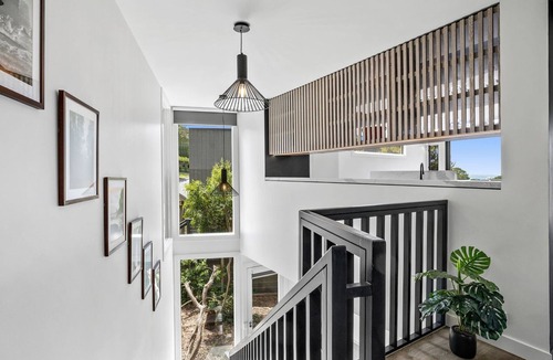 Lorne House | Breakers 4 - Contemporary Townhouse
