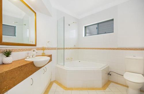 Yamba Apartment | Breakers Unit 2 12- Stone Real Estate Yamba