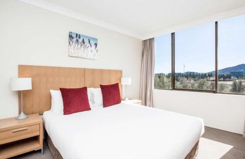 City West Apartment | BreakFree Capital Tower Apartments