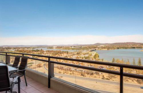City West Apartment | BreakFree Capital Tower Apartments
