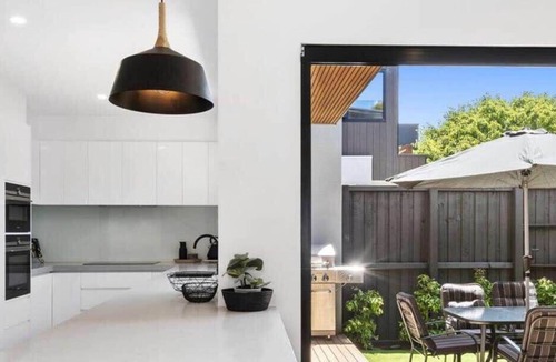 Barwon Heads House | Bridge18 Summary: Cen