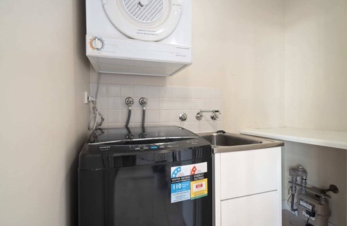 Wentworth Point Apartment | Bright 2-Bed Apartment Near Wentworth Point Sights