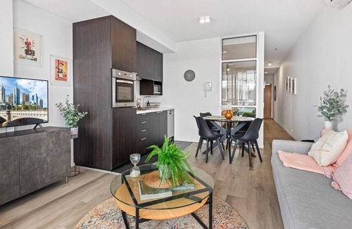 Fitzroy North Apartment | Bright 2-Bed Abode by Edinburgh Park & Amenities