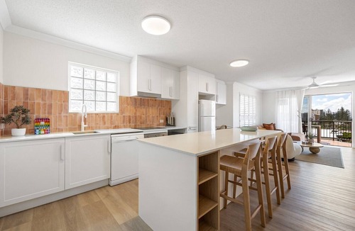 Kings Beach Apartment | Bright 2-Bed Apartment with Stunning Ocean Views