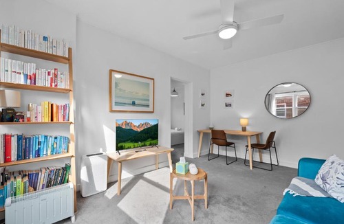 Bondi Junction Apartment | Bright 2 Bed Bondi Junction Home with Parking