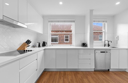 Bondi Junction Apartment | Bright 2 Bed Bondi Junction Home with Parking