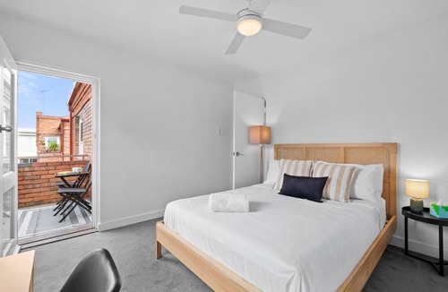 Bondi Junction Apartment | Bright 2 Bed Bondi Junction Home with Parking