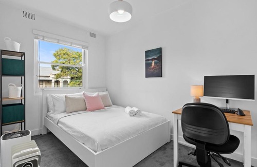 Bondi Junction Apartment | Bright 2 Bed Bondi Junction Home with Parking