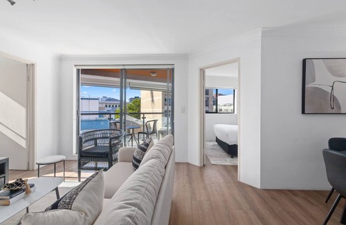 Surry Hills Apartment | Bright 2-Bed Surry Hills Apartment with Balcony
