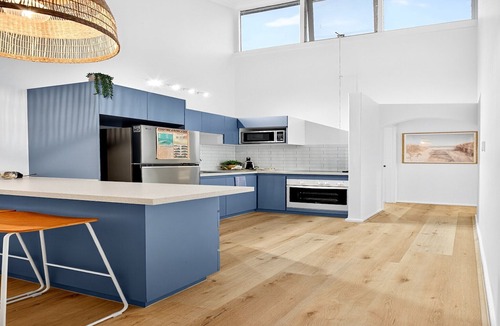 Scarborough Apartment | Bright 2-Bed Unit Near Scarborough Beach