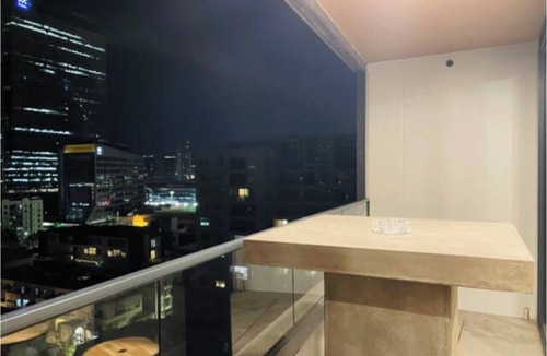 West Melbourne Apartment | Bright 2B apt next to Flagstaff Garden freeparking