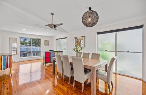 Annerley House | Bright 3-Bed Home in Leafy Annerley