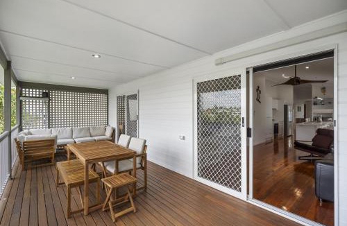 Annerley House | Bright 3-Bed Home in Leafy Annerley