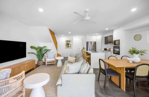 Wurtulla House | Bright 3-Bed Home with Private Courtyard