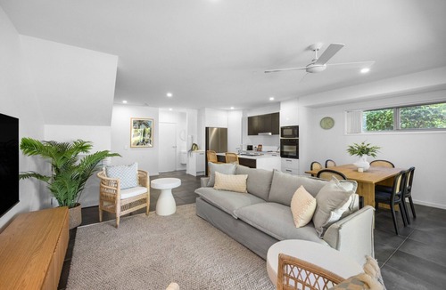 Wurtulla Apartment | Bright 3-Bed Home with Private Courtyard