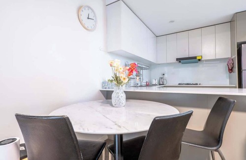 Canterbury Apartment | Bright 3BR Canterbury Apt Walk to Train & Shops