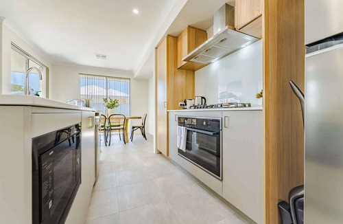 Rockingham House | Bright & Airy 3-Bed House Near Rockingham Beach