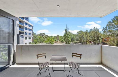 Lyneham Apartment | Bright and Spacious 2b2b with 2 parkings | GYM