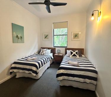 Rainbow Beach Apartment | Bright and spacious 2-Bed beach resort apartment