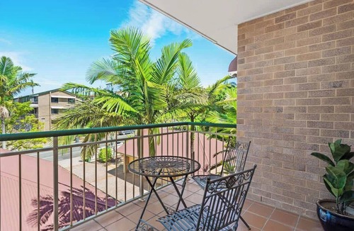Clayfield Apartment | Bright & Breezy ~ 2 Bed/2 Bath/1 Car/Views!
