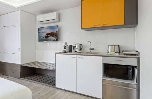 St Kilda Apartment | Bright Coastal Studio in St Kilda Beach Area