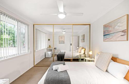 Marayong House | Bright & Comfy Double Room - Cozy and Well-Connected - Shared Bathroom and Amenities