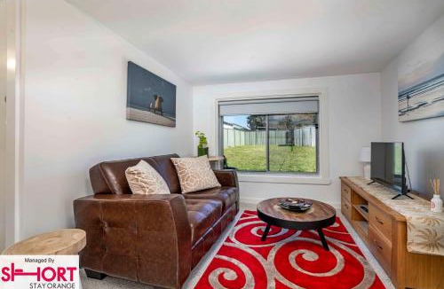 Orange House | Bright, Cosy Cottage Central To Town - CBD