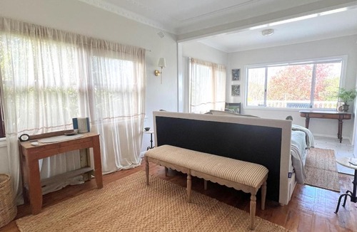 Nowra House | Bright cottage, quiet and centrally located