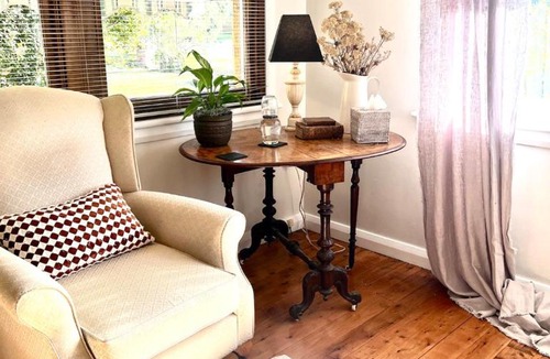 Nowra House | Bright cottage, quiet and centrally located