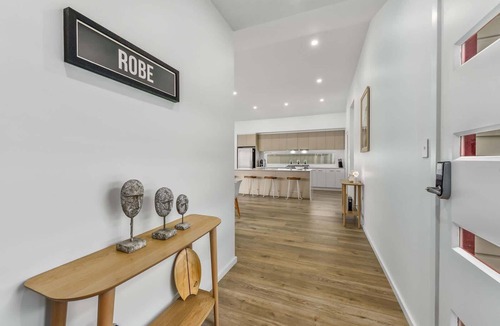 Waterhouse House | Bright & Easy - Pet Friendly Outside 7 Cobb n Co Way Robe