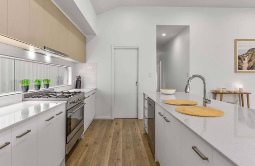 Waterhouse House | Bright & Easy - Pet Friendly Outside 7 Cobb n Co Way Robe