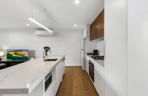 Moonee Ponds Apartment | Bright Full Size 2 Bed 2 Bath Family |Professionals | WIFI |Parking