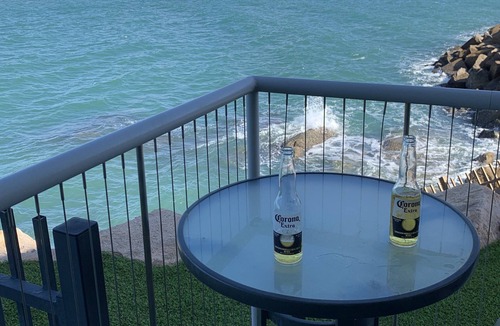 Nelly Bay Apartment | Bright Point Double Absolute