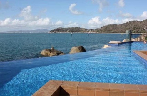 Nelly Bay Apartment | Bright Point Double Absolute