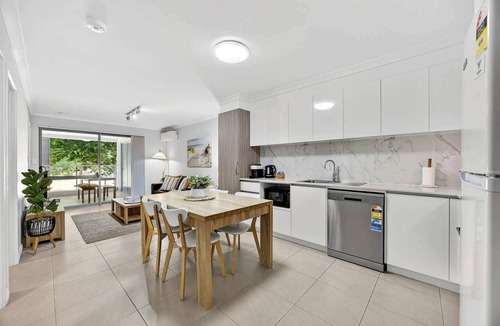 Rockingham Apartment | Bright Rockingham 2BR with Balcony & Parking