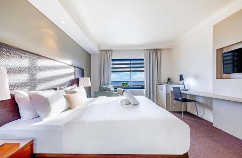 Darwin City Centre Apartment | Bright Side Resort Living with Pool on Esplanade