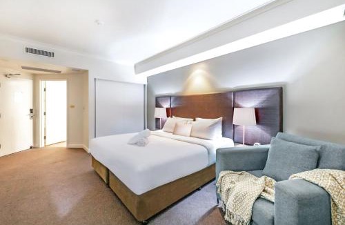 Darwin City Centre Apartment | Bright Side Resort Living with Pool on Esplanade