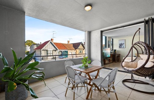 Bondi Apartment | Bright & Spacious 2 BDR w Pool Parking Balcony AC