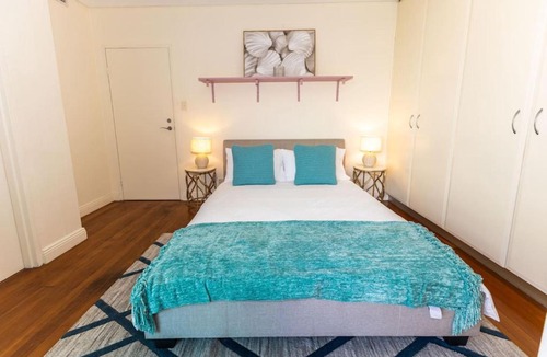 Bondi Apartment | Bright & Spacious 2 BDR w Pool Parking Balcony AC